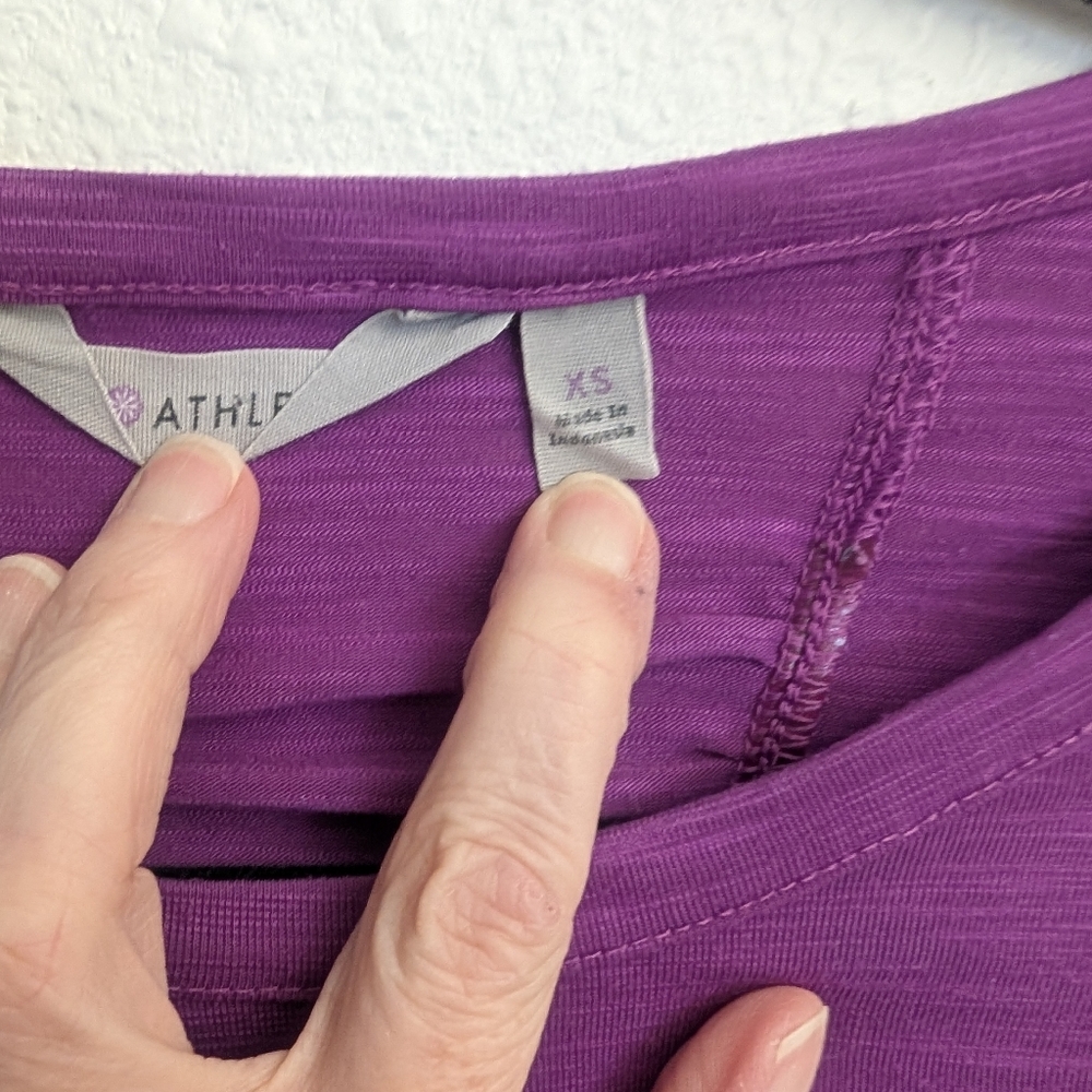 Athleta Trailhead Short Sleeve Tee Outdoors Size XS - Picture 10 of 10